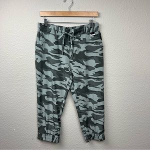 𝅺KI Pro Camo Cropped Jogger Pants Grey Sz M